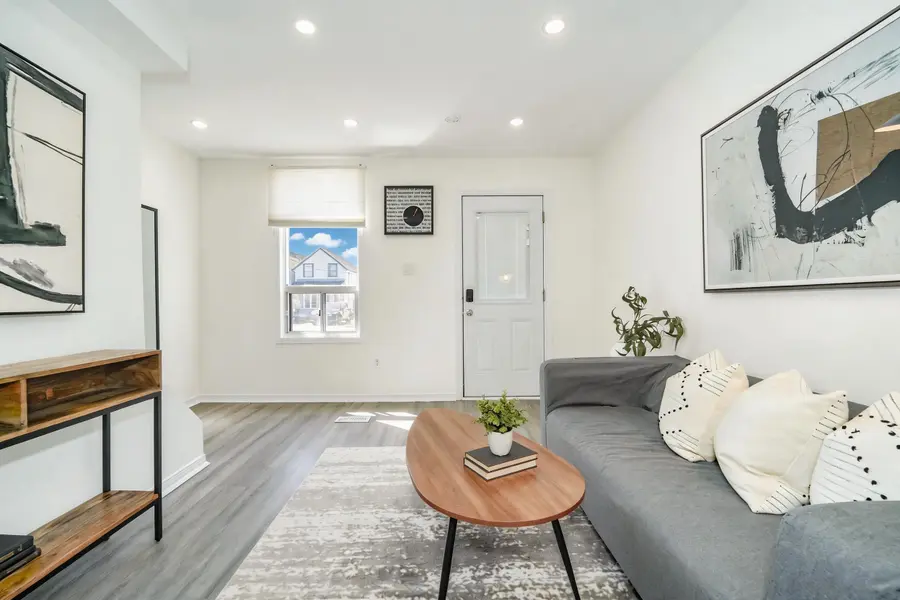 47 Greendale AVE #Upper, Toronto W03, ON M6N 4P4