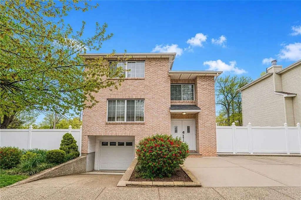 68 Eltingville BLVD, Staten  Island, NY 10312