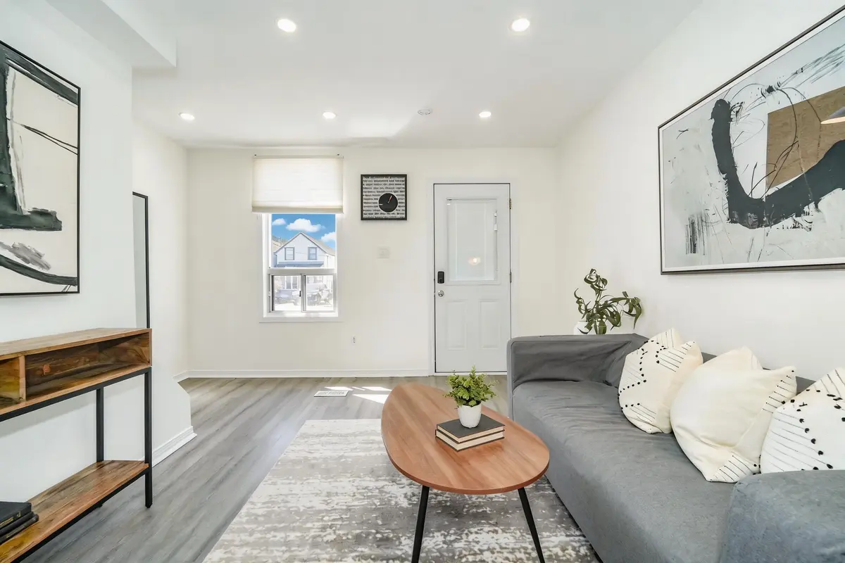 47 Greendale AVE #Upper, Toronto W03, ON M6N 4P4