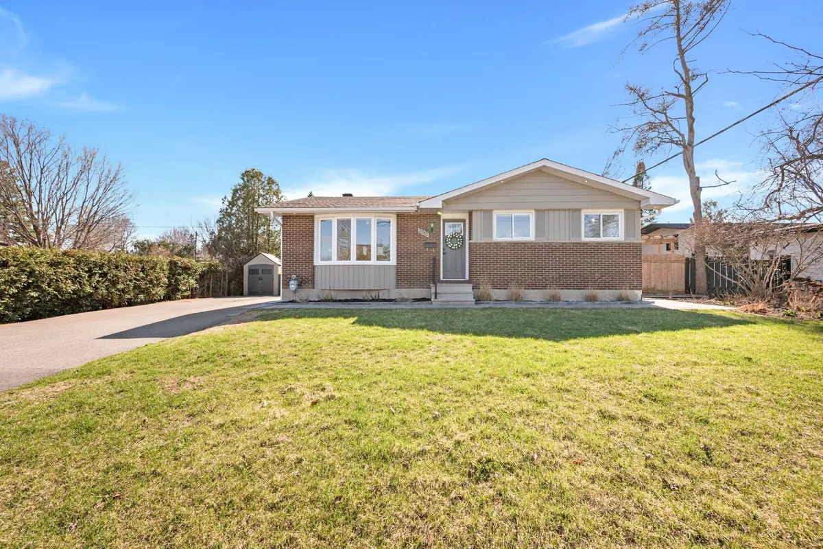 2052 Valley DR, Elmvale Acres And Area, ON K1G 2P4