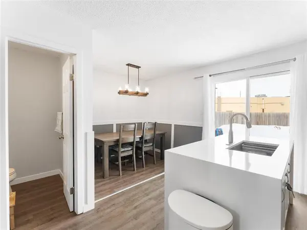 27 Garvie Bay, Winnipeg, MB R2K 4B5