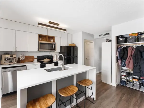 27 Garvie Bay, Winnipeg, MB R2K 4B5