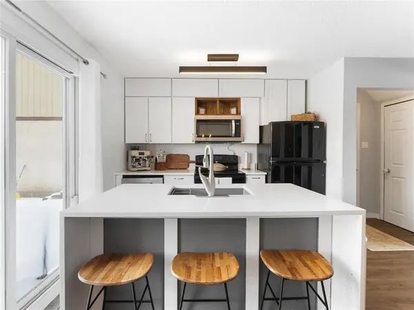 27 Garvie Bay, Winnipeg, MB R2K 4B5