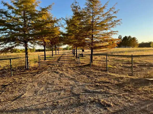 300 County Road 27100, Honey Grove, TX 75446