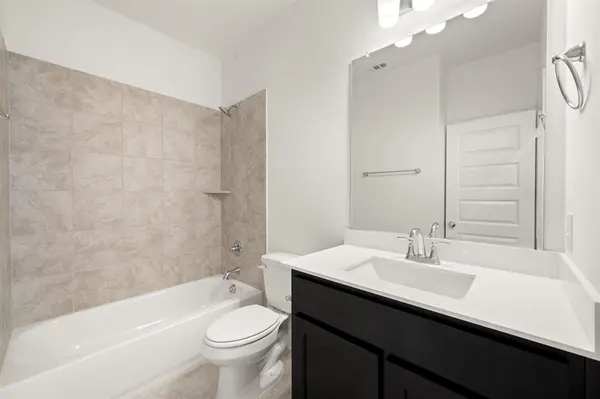 808 Stone Eagle Drive, Azle, TX 76020