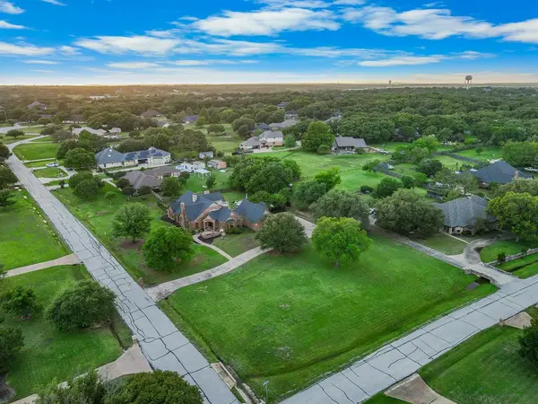 175 Oak Trail Drive, Double Oak, TX 75077