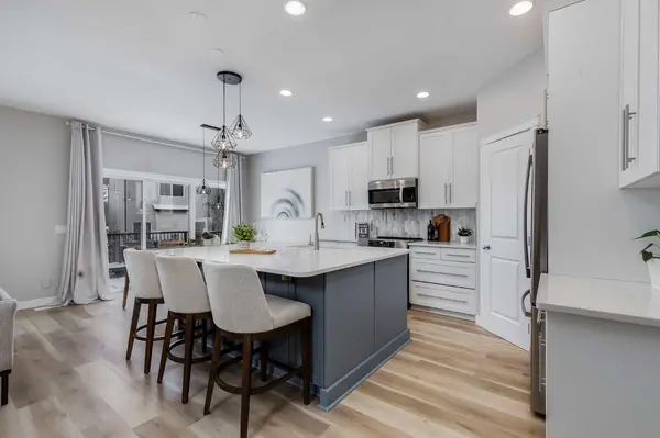 27 Everoak Bay SW, Calgary, AB T2Y 0A2