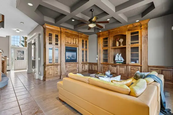 7 Royal Ridge TER NW, Calgary, AB T3G 5Y9