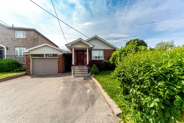 109 Regina AVE, Toronto C04, ON M6A 1R5