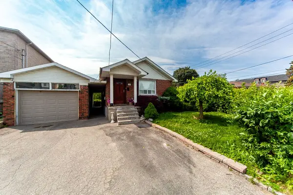 109 Regina AVE, Toronto C04, ON M6A 1R5