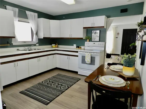 1030 Hochelaga STREET W, Moose Jaw, SK S6H 2H9