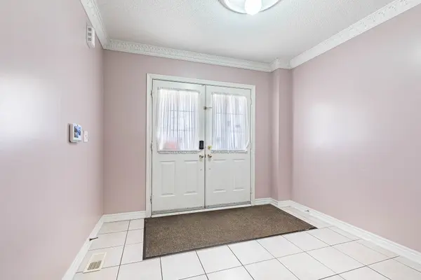 62 Long Meadow RD #Upper Portion, Brampton, ON L6P 1Z9