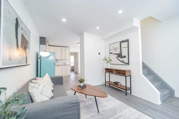 47 Greendale AVE #Upper, Toronto W03, ON M6N 4P4