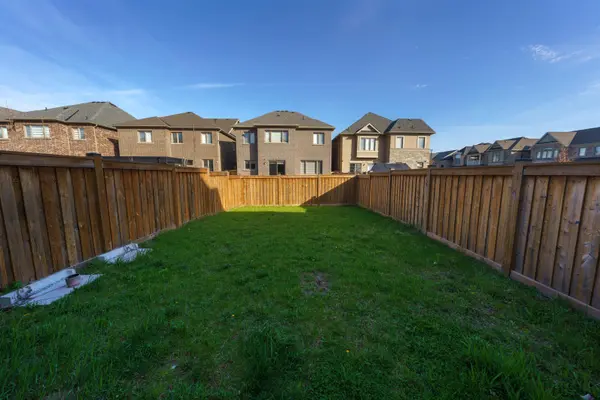 43 Quinton RDG, Brampton, ON L6Y 0E3