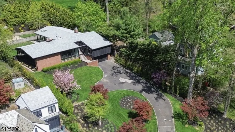 293 Wyoming Ave, Maplewood Twp., NJ 07040