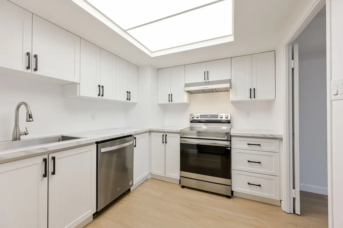 4460 Tucana CT #211, Mississauga, ON L5R 3K9