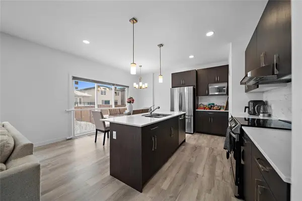 43 CRYSTAL LAKE TER, Winnipeg, MB R3Y 2E5