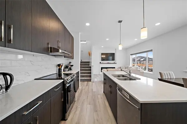 43 CRYSTAL LAKE TER, Winnipeg, MB R3Y 2E5