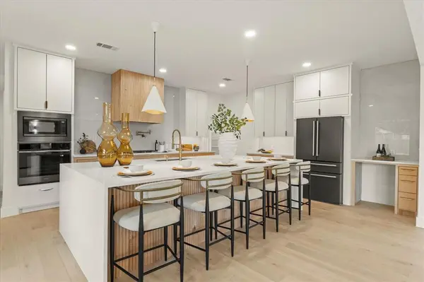 7210 Baxtershire Drive, Dallas, TX 75230