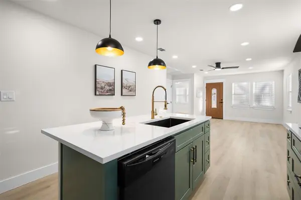 2807 Silkwood Street, Dallas, TX 75215