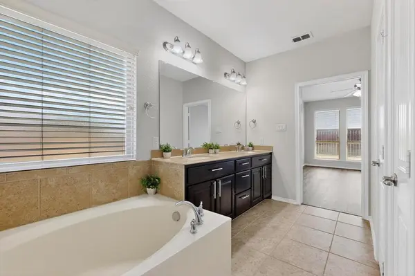 9505 Cypress Lake Drive, Fort Worth, TX 76036