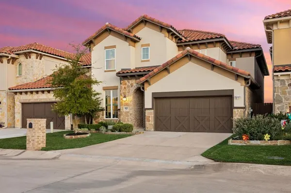 9053 Lakeside Drive, Fort Worth, TX 76179