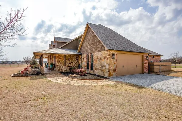 160 Goodnight Trail, Rhome, TX 76078