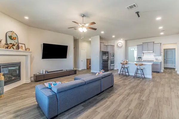 10638 Cherry Tree Way, Grand Prairie, TX 76065