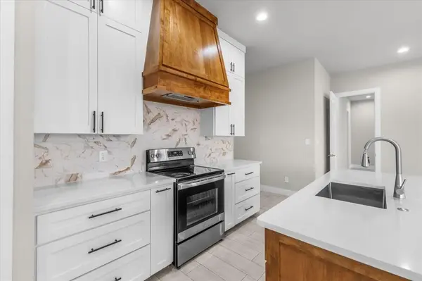 2561 Burton Avenue, Fort Worth, TX 76105