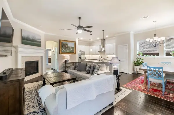 904 Enchanted Wood Drive, Arlington, TX 76005