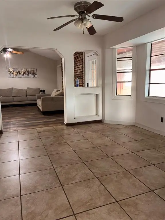 737 ASH Street, Burleson, TX 76028