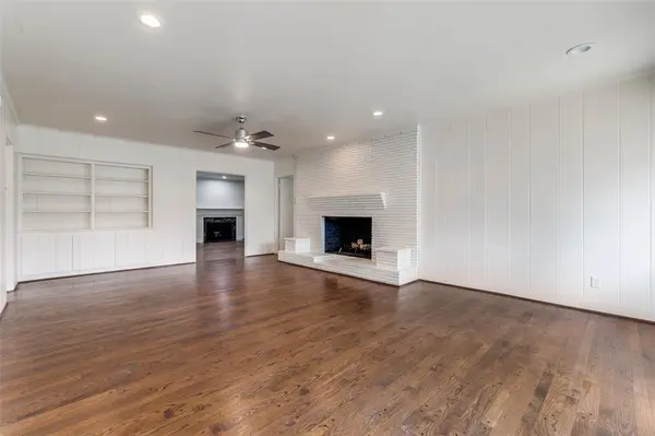 6034 Prestonshire Lane, Dallas, TX 75225