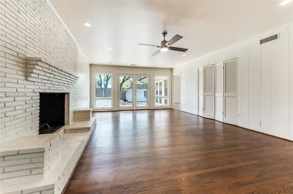 6034 Prestonshire Lane, Dallas, TX 75225