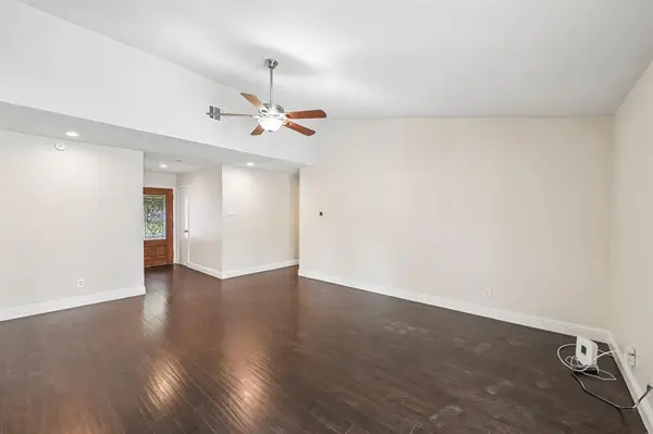 402 W Springdale Lane, Grand Prairie, TX 75052