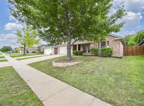 705 Ridgehill Drive, Burleson, TX 76028