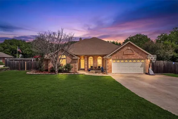 1557 Woodbee Court, Azle, TX 76020