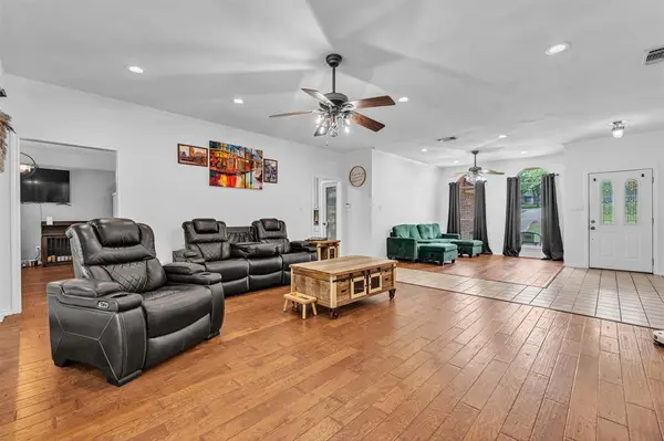 1557 Woodbee Court, Azle, TX 76020