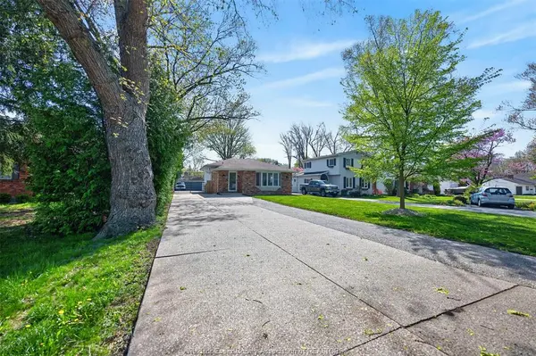 226 EDGEWATER Boulevard, Tecumseh, ON N8N 2H2