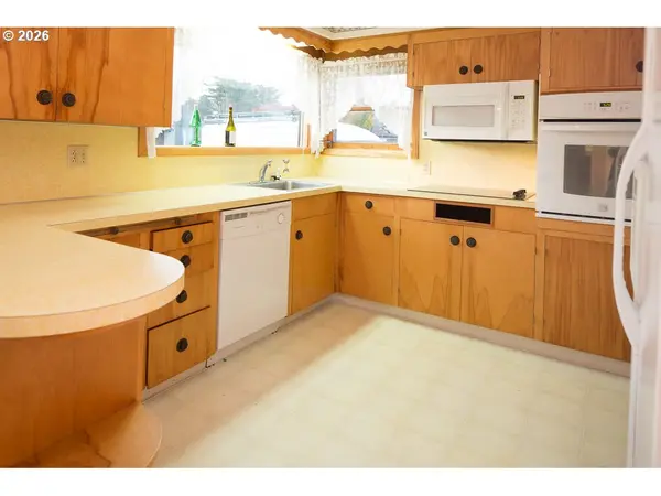 144 SE 85TH AVE, Portland, OR 97216