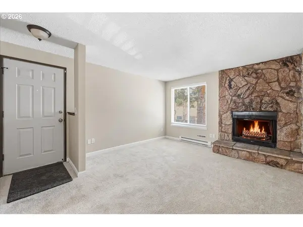 2330 SE BROOKWOOD AVE #221, Hillsboro, OR 97123