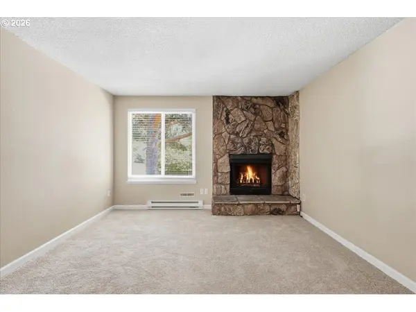 2330 SE BROOKWOOD AVE #221, Hillsboro, OR 97123