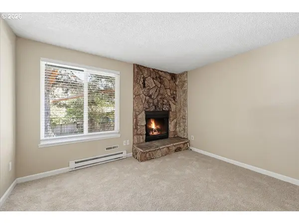 2330 SE BROOKWOOD AVE #221, Hillsboro, OR 97123