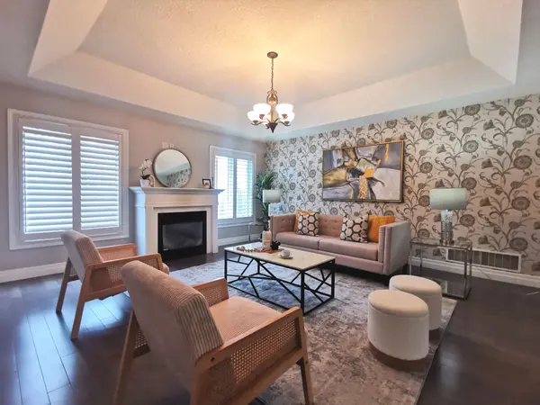 19 Falcon CRES, Barrie, ON L4N 0Y9