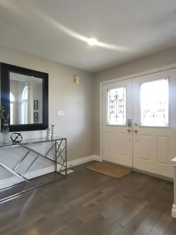 19 Falcon CRES, Barrie, ON L4N 0Y9