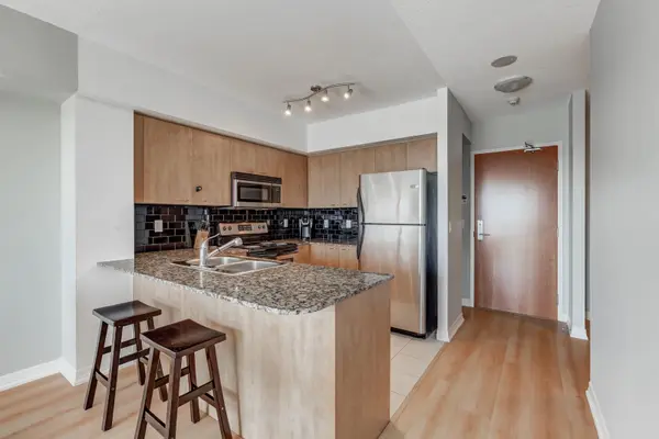 1403 Royal York RD #1101, Toronto W09, ON M9P 0A1