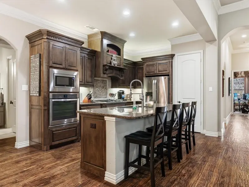 2115 N Hill Drive, Irving, TX 75038