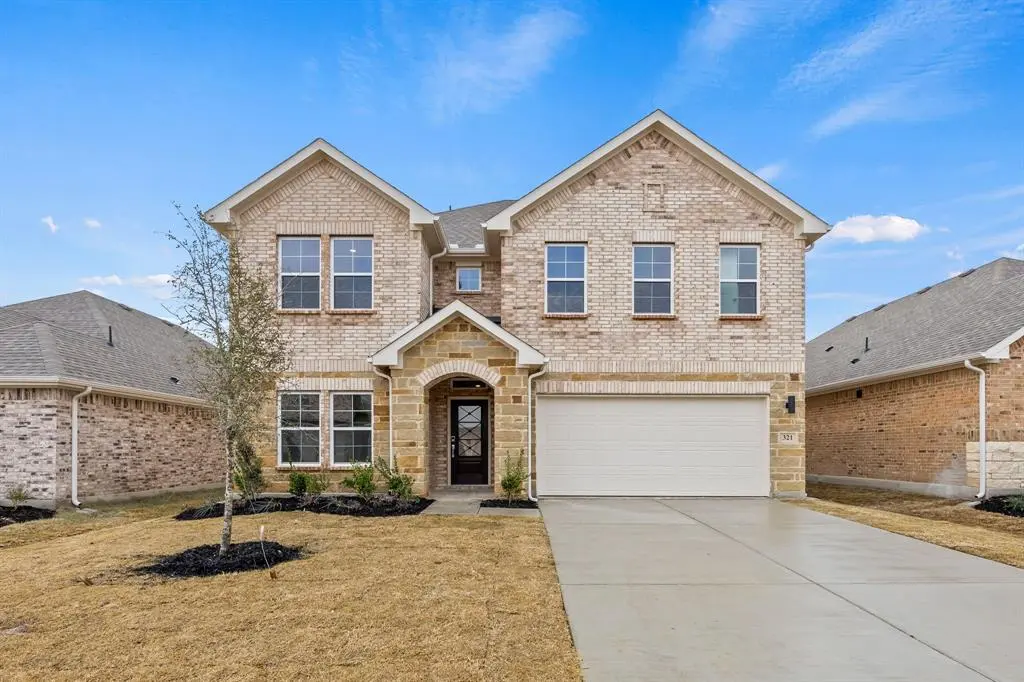321 Amberville Drive, Red Oak, TX 75154
