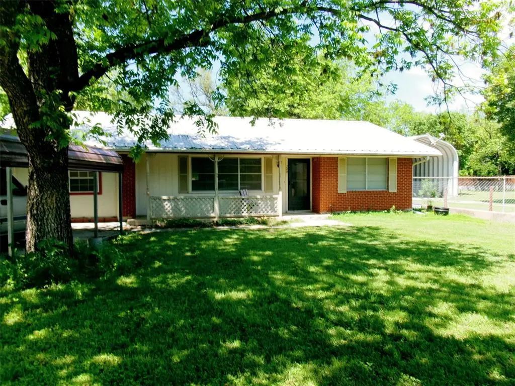 200 W Spencer Street, Bangs, TX 76823