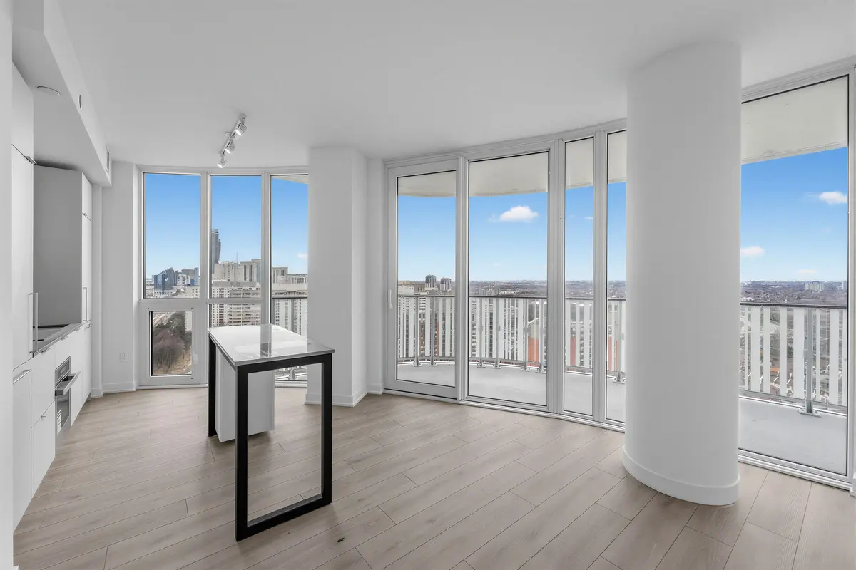 1 Fairview RD E #2004, Mississauga, ON L5A 4C6