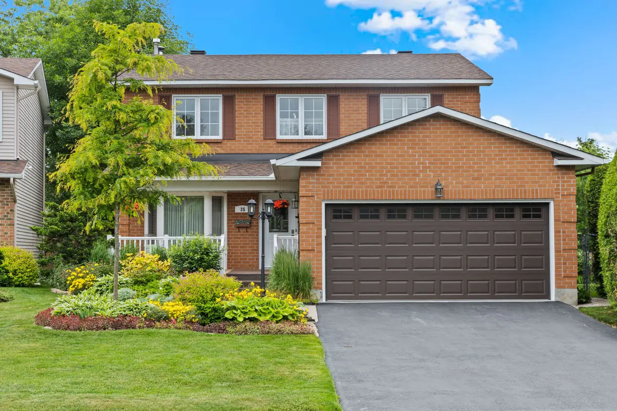 35 Dressler DR, Kanata, ON K2L 3A6